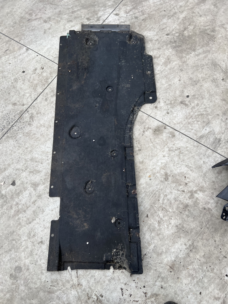 Scut lateral stanga BMW Seria 1 E82 - Motorina 2010, 7059389