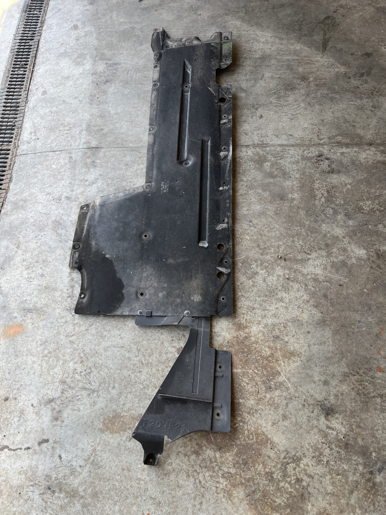 Scut lateral stanga BMW Seria 1 F20 2014