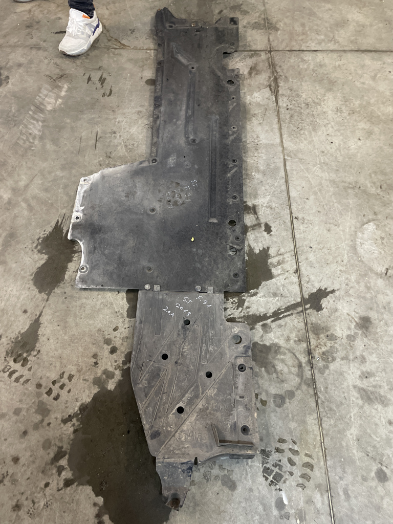 Scut lateral stanga BMW Seria 3 F31 2.0 Motorina 2012, -