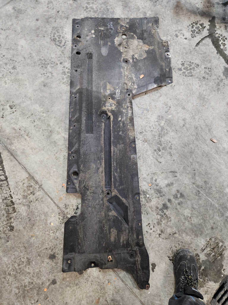 Scut lateral stanga BMW Seria 3 GT F34 2012