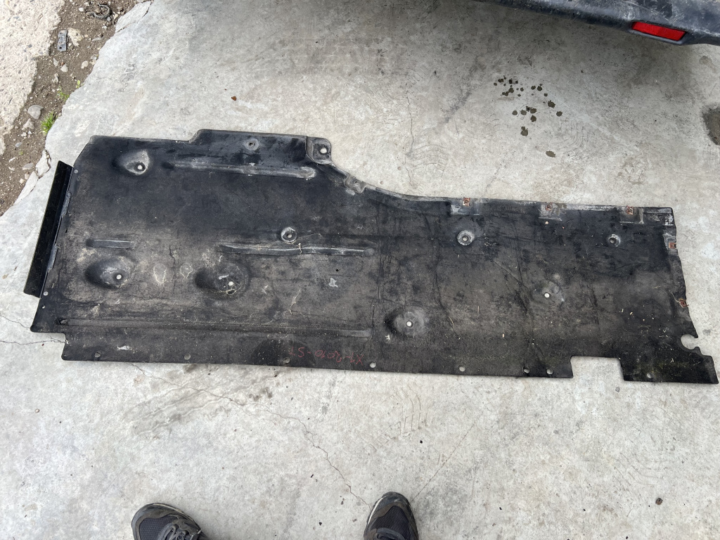 Scut lateral stanga BMW X1 2.0 Motorina 2012, 7244693