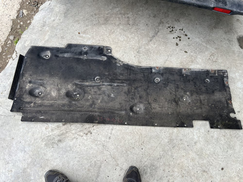 Scut lateral stanga BMW X1 2.0 Motorina 2012, 7244693