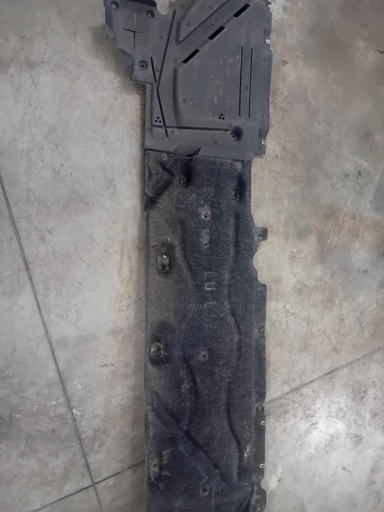 Scut lateral stanga BMW X1 F48 2012, 7354759
