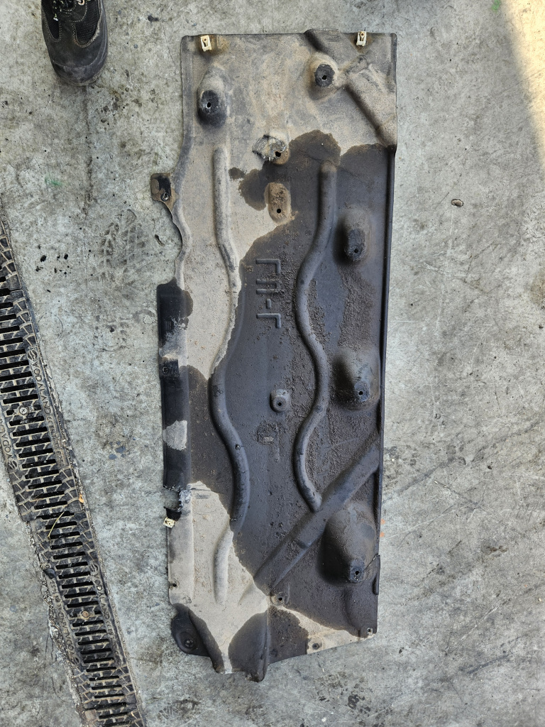 Scut lateral stanga BMW X2 F39 2016