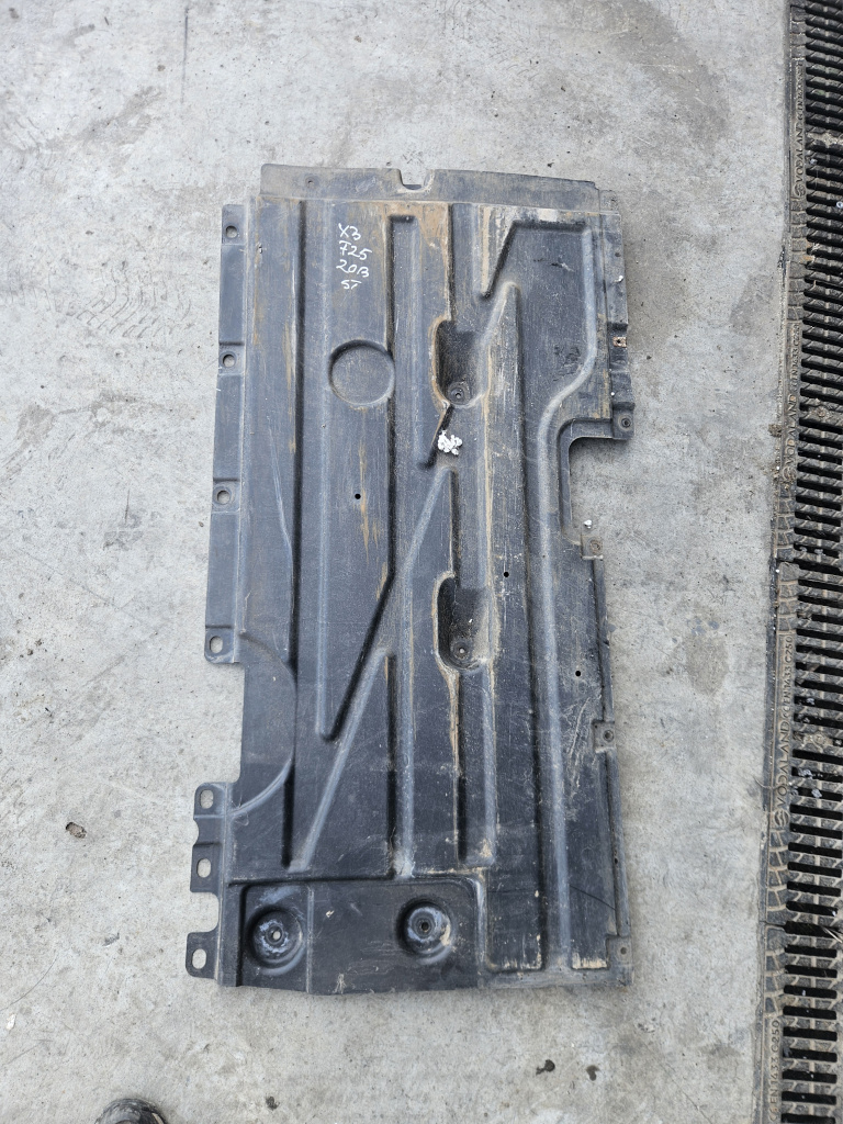 Scut lateral stanga BMW X3 F25 2.0 Motorina 2013, 7213671