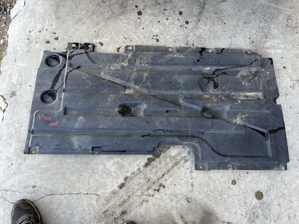 Scut lateral stanga BMW X3 F25 2.0 Motorina 2015, 7213671