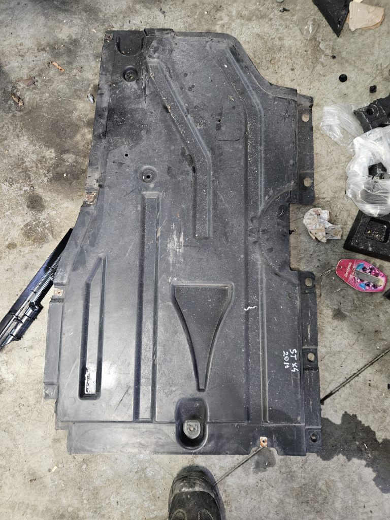 Scut lateral stanga BMW X4 F26 2016