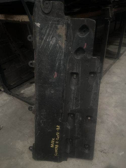 Scut lateral stanga Dacia Duster - Benzina 2019, 748153796R
