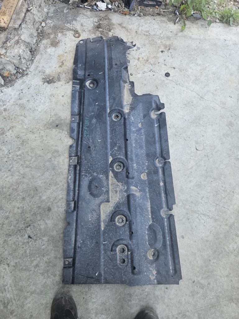 Scut lateral stanga Dacia Sandero 3 Stepway 2021