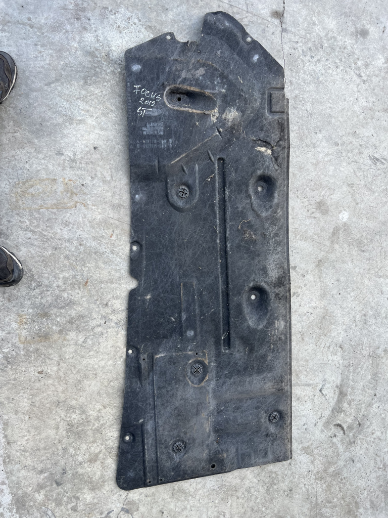 Scut lateral stanga Ford Focus 3 1.6 Motorina 2014, CV61R11133A