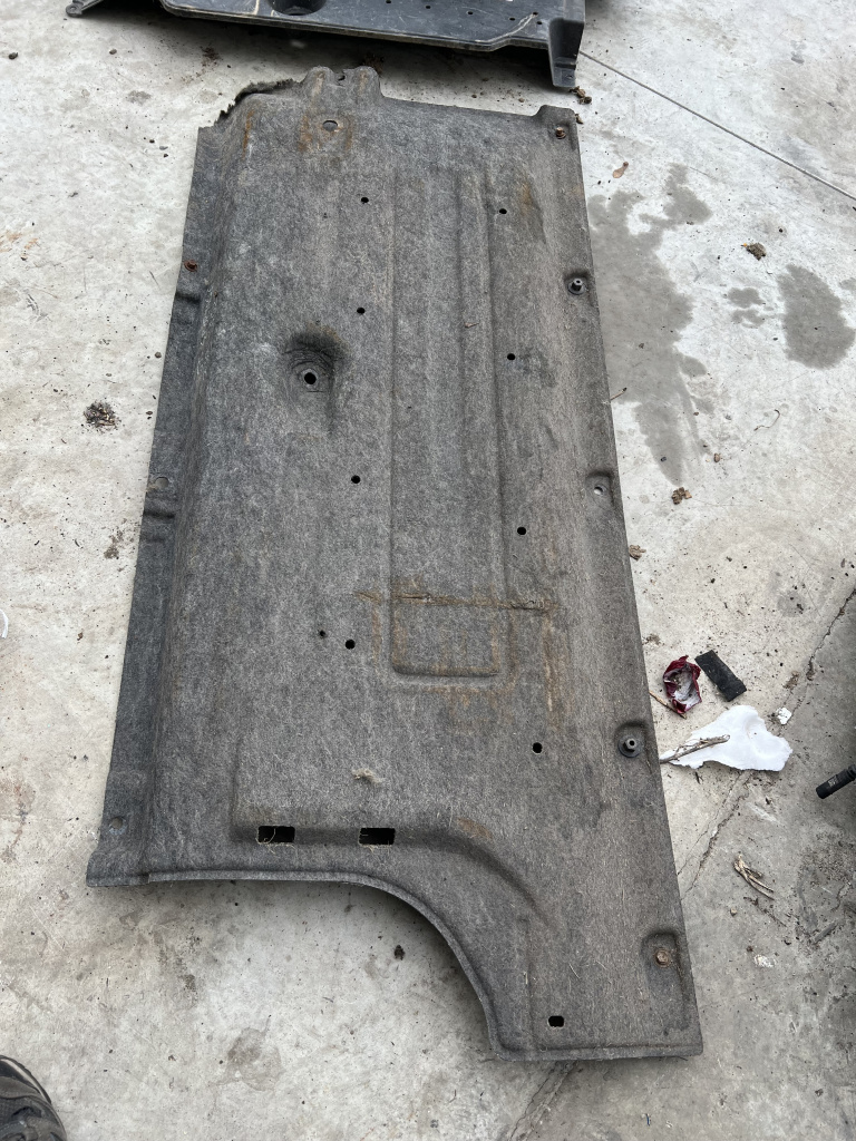 Scut lateral stanga Kia Sportage - Benzina 2023, -