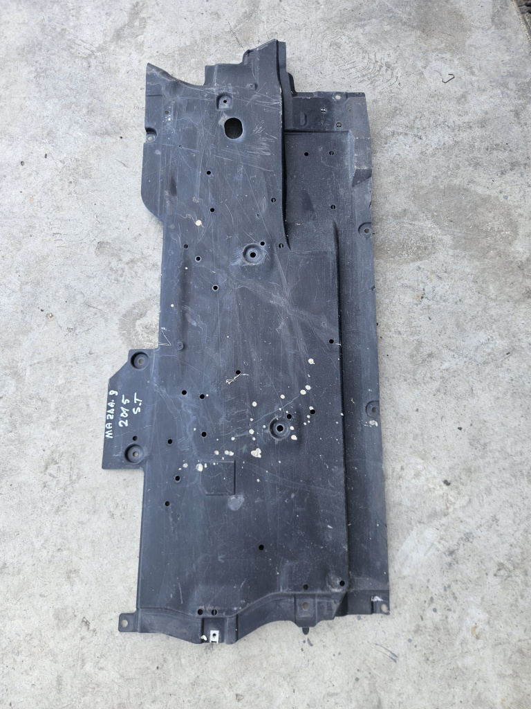 Scut lateral stanga Mazda 3 2.2 Motorina 2015, B45A56371