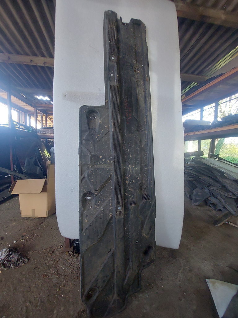 Scut lateral stanga Mercedes E 350 2012