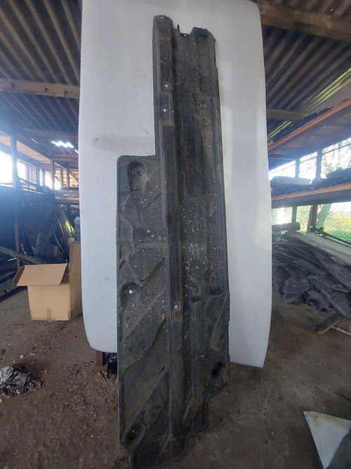 Scut lateral stanga Mercedes E 350 2012