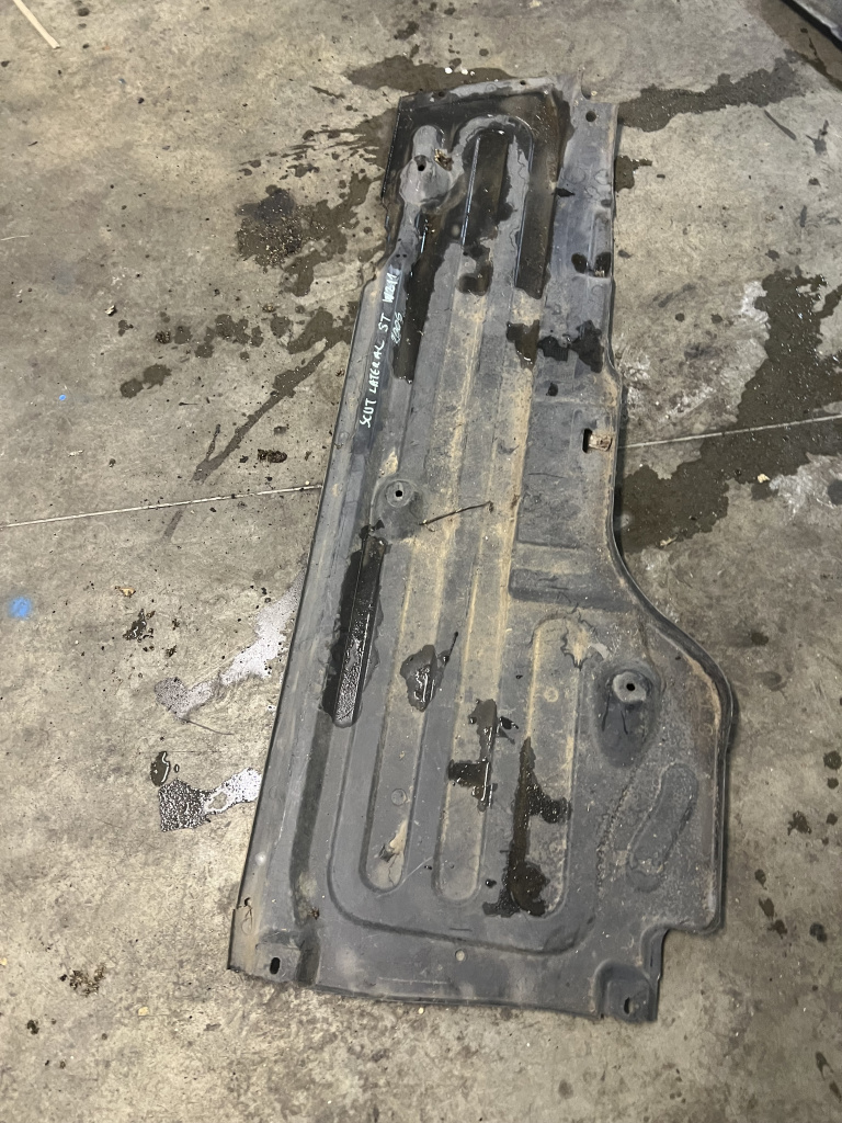Scut lateral stanga Mercedes E Class w211 2006