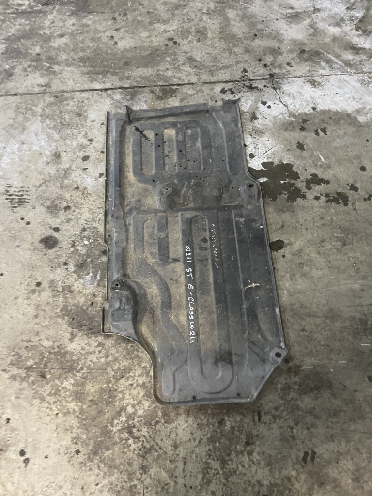 Scut lateral stanga Mercedes E Class w211 2008