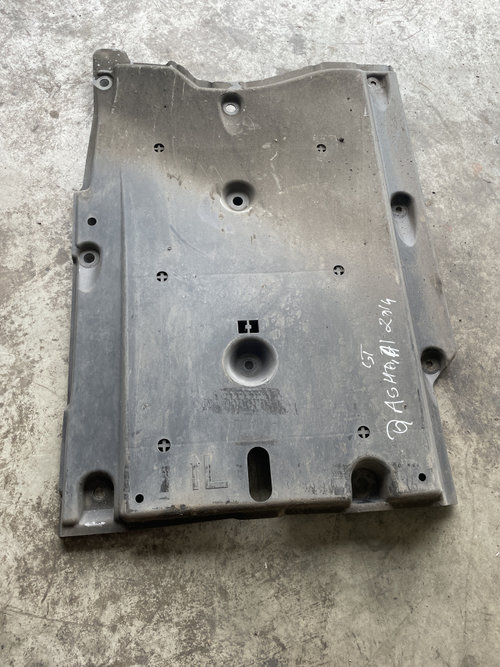 Scut lateral stanga Nissan Qashqai 1.2 Benzina 2014