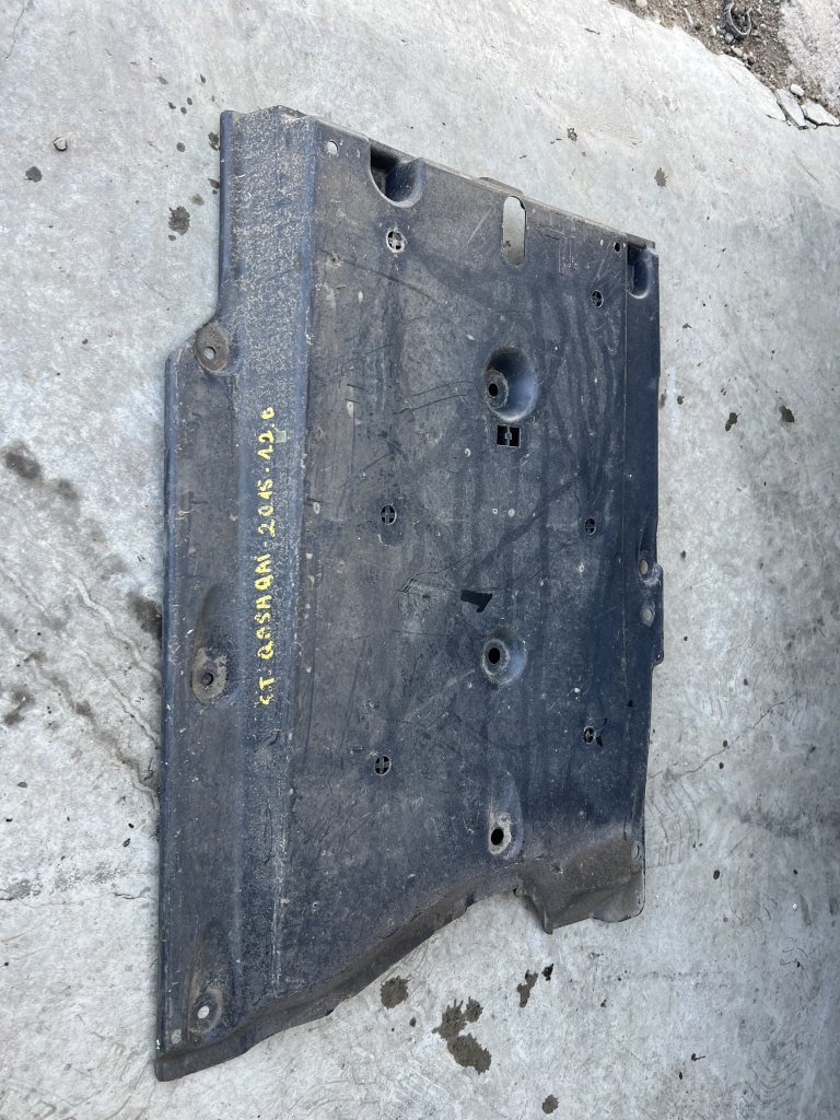 Scut lateral stanga Nissan Qashqai 1.2 Benzina 2015, -