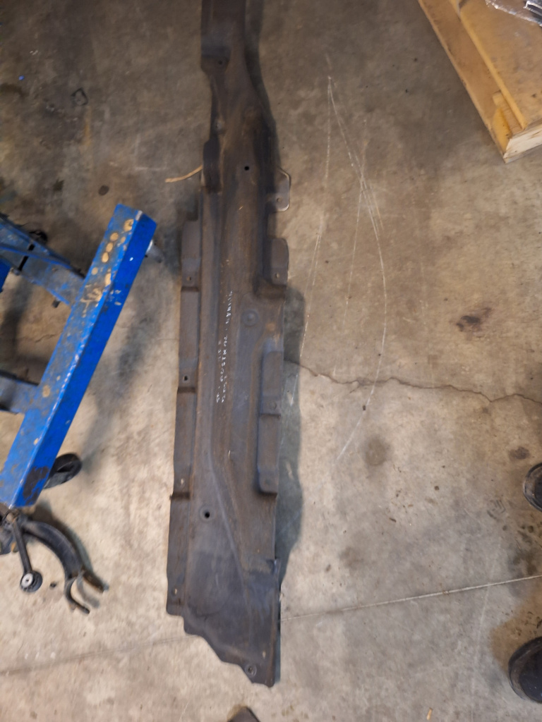 Scut lateral stanga Renault Austral 1.2 Hybrid 2024, -