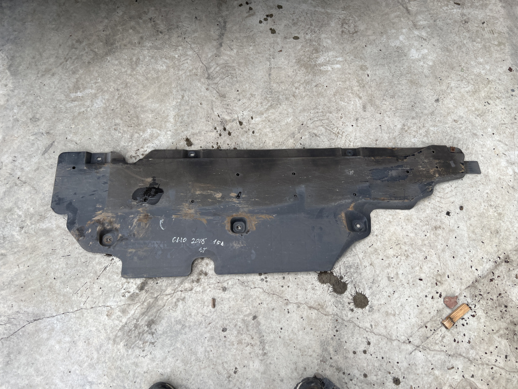 Scut lateral stanga Renault Clio 4 1.5 Motorina 2015, -
