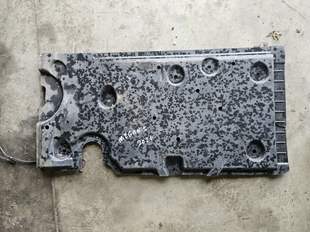 Scut lateral stanga Renault Megane 5 - Electric 2024, 748146290R