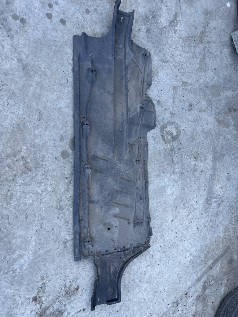 Scut lateral stanga Seat Toledo 1.6 Motorina 2012, 6RA825201