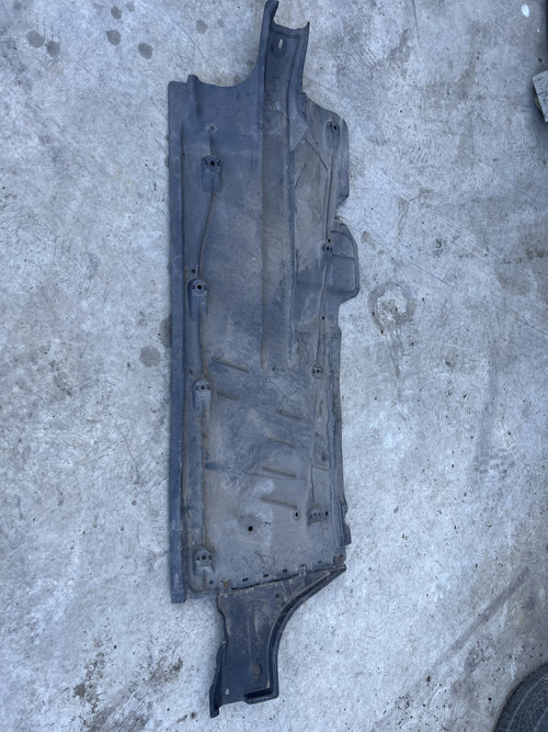 Scut lateral stanga Seat Toledo 1.6 Motorina 2012, 6RA825201