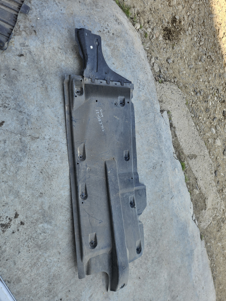 Scut lateral stanga Seat Toledo 1.6 Motorina 2015, 6RA825201