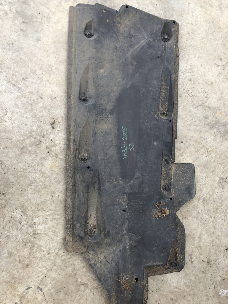 Scut lateral stanga Skoda Fabia 3 2015