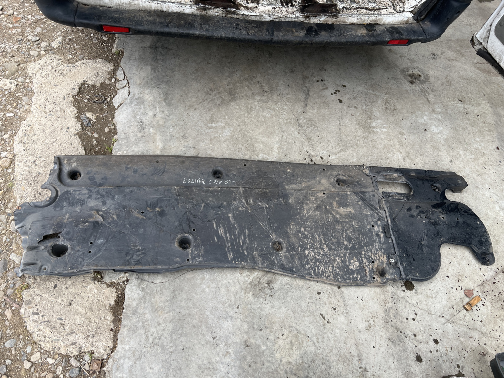 Scut lateral stanga Skoda Kodiaq 2.0 Motorina 2018, 5QF825201G