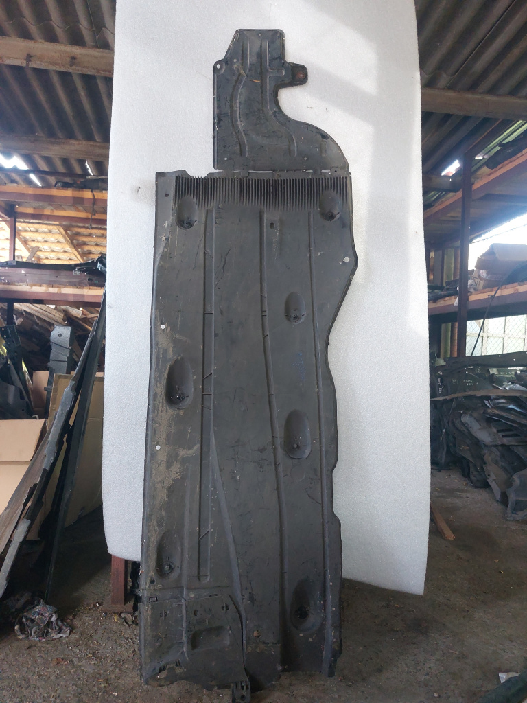 Scut lateral stanga Skoda Octavia 3 2016