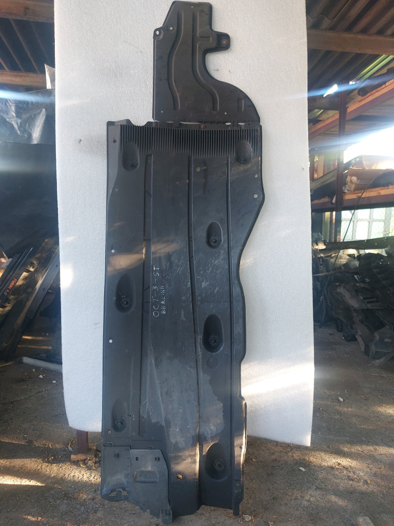 Scut lateral stanga Skoda Octavia 3 Berlina 2016