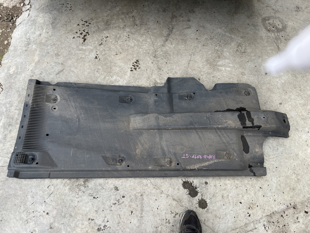 Scut lateral stanga Skoda RAPID 1.6 Motorina 2015, 6RA825201