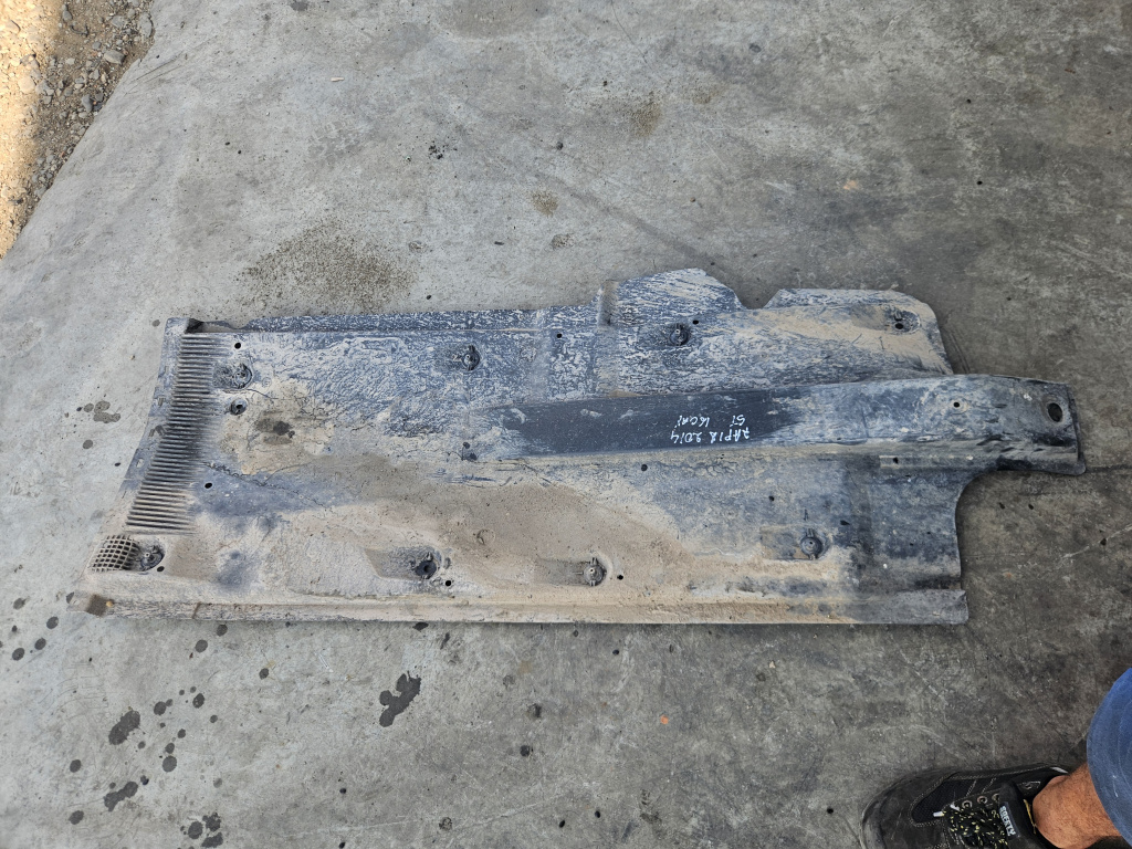 Scut lateral stanga Skoda RAPID 2012