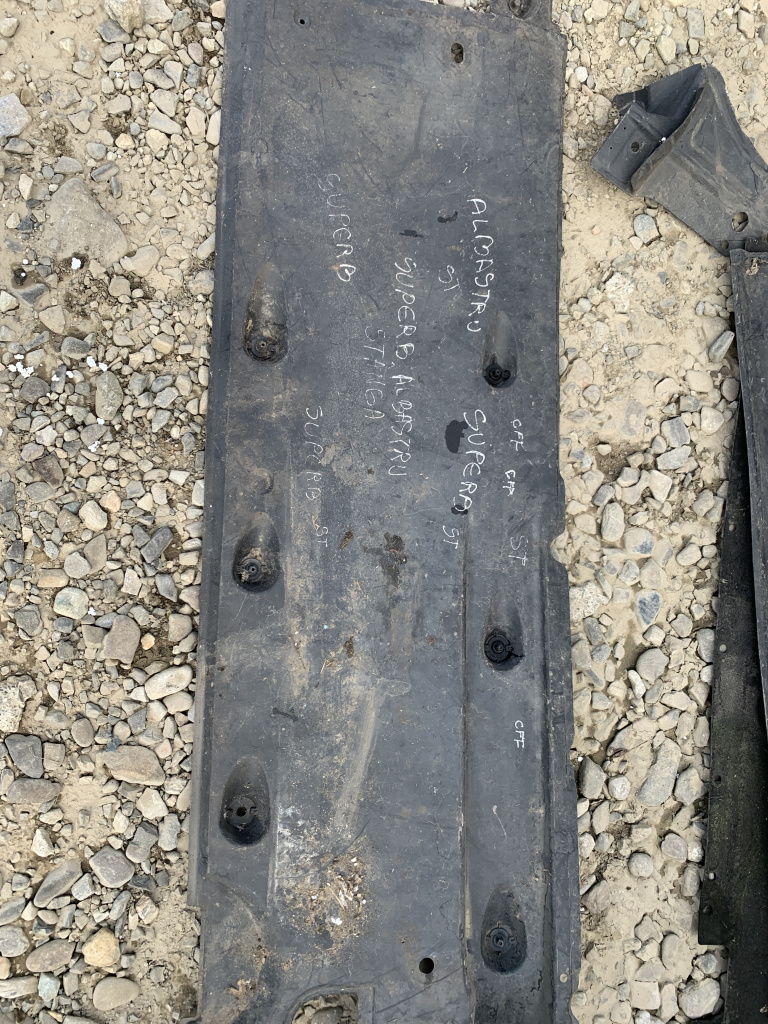 Scut lateral stanga Skoda Superb 2 - Motorina 2010, -