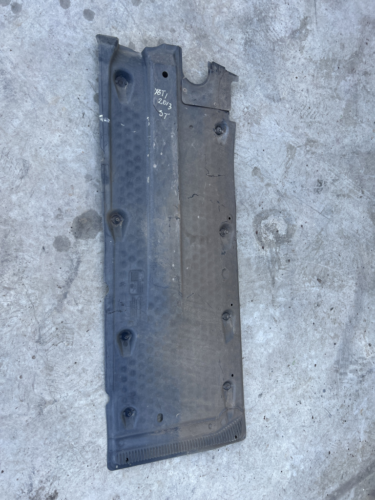 Scut lateral stanga Skoda Yeti 2.0 Motorina 2012, 1K0825201AD