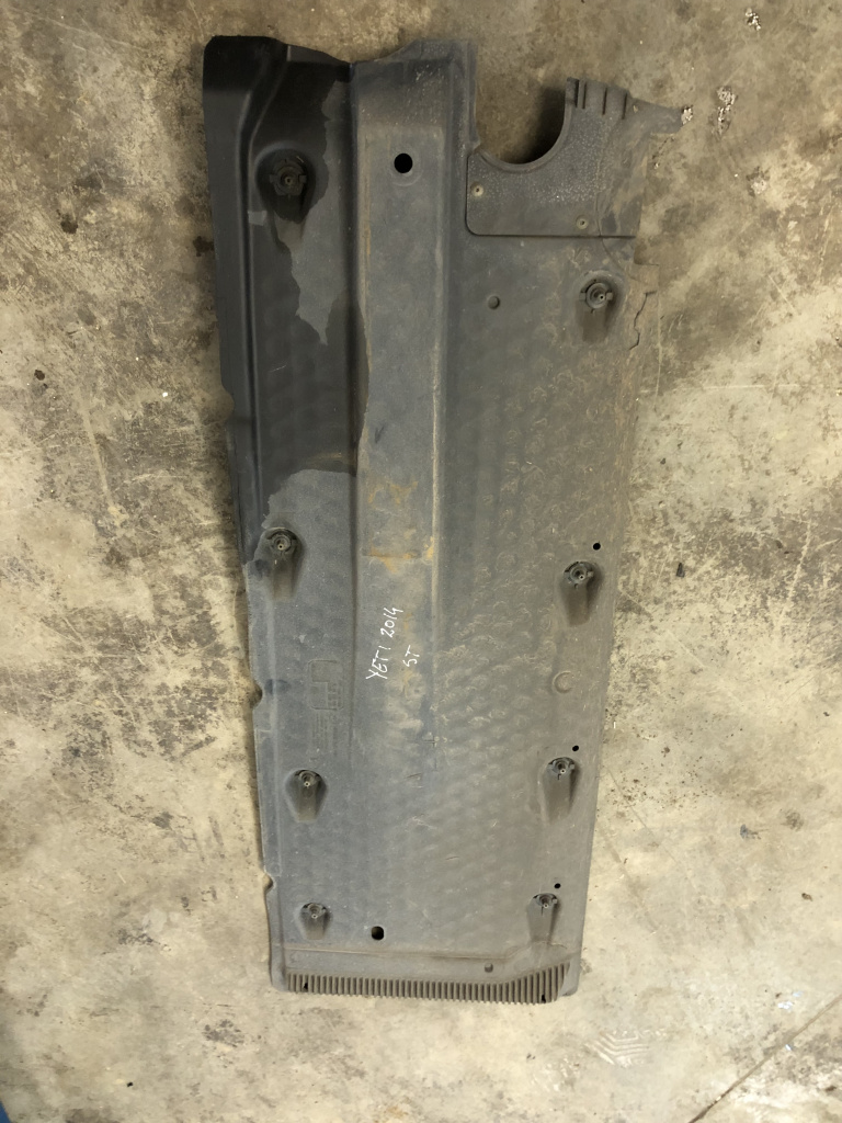 Scut lateral stanga Skoda Yeti 2014