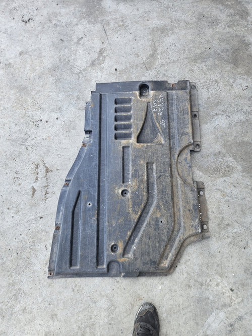 Scut lateral stanga spate BMW X3 F25 2.0 Motorina 2013, 7213673