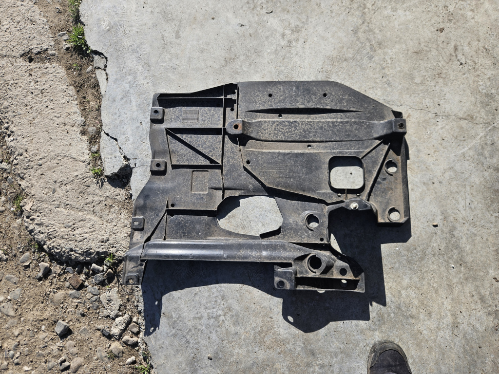 Scut lateral stanga spate Mazda 3 2.2 Motorina 2014, B45A56122
