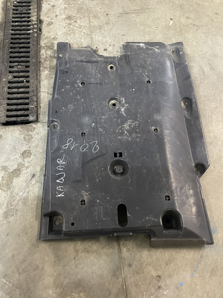 Scut lateral stanga spate Renault Kadjar 1.5 Motorina 2018