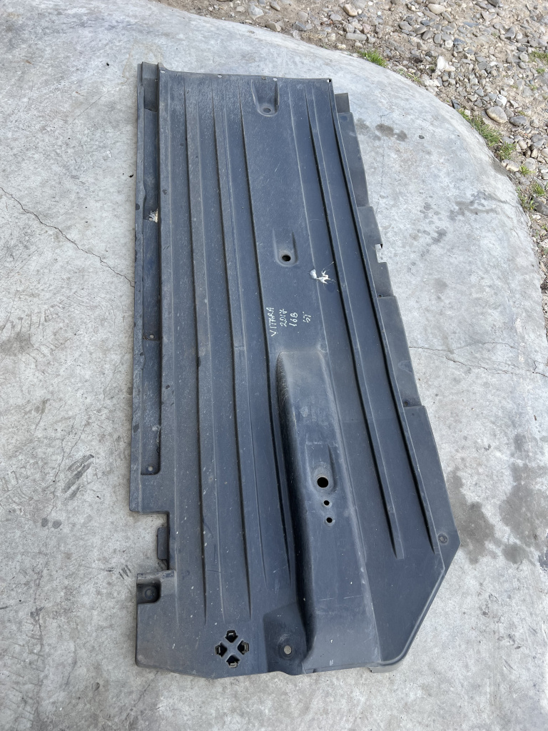 Scut lateral stanga Suzuki Vitara 1.0 Benzina 2018, 7282361M0L