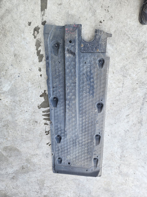 Scut lateral stanga Volkswagen Golf 6 Plus 1.6 Motorina 2012, 1K0825201S