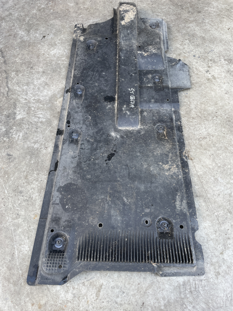 Scut lateral stanga Volkswagen Golf 7 2.0 Motorina 2015