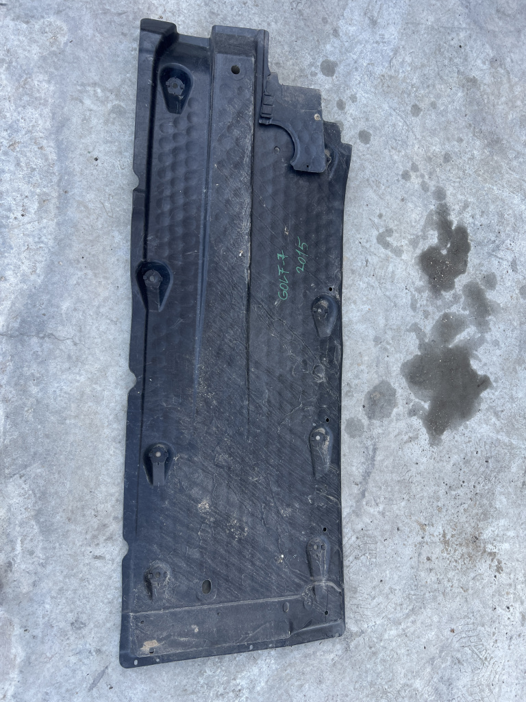 Scut lateral stanga Volkswagen Golf 7 2.0 Motorina 2016, 1K0825211E