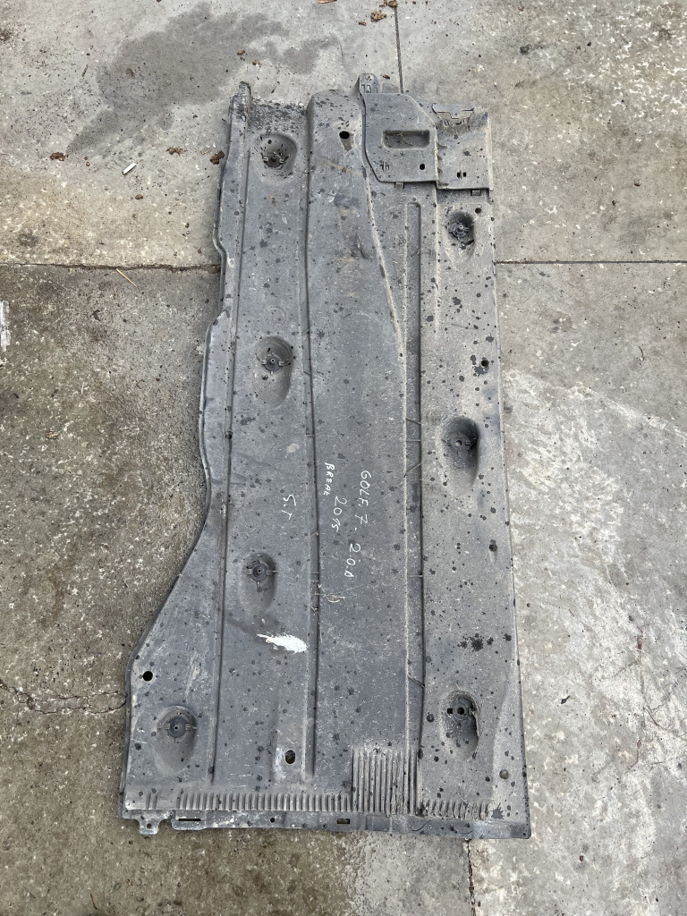 Scut lateral stanga Volkswagen Golf 7 - Motorina 2016, 5Q0825201L