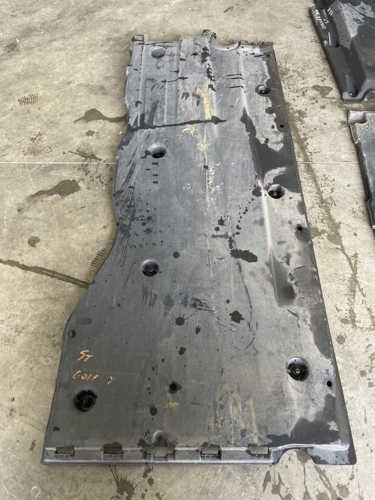Scut lateral stanga Volkswagen Golf 8 Hatchback 1.0 Benzina 2020, -