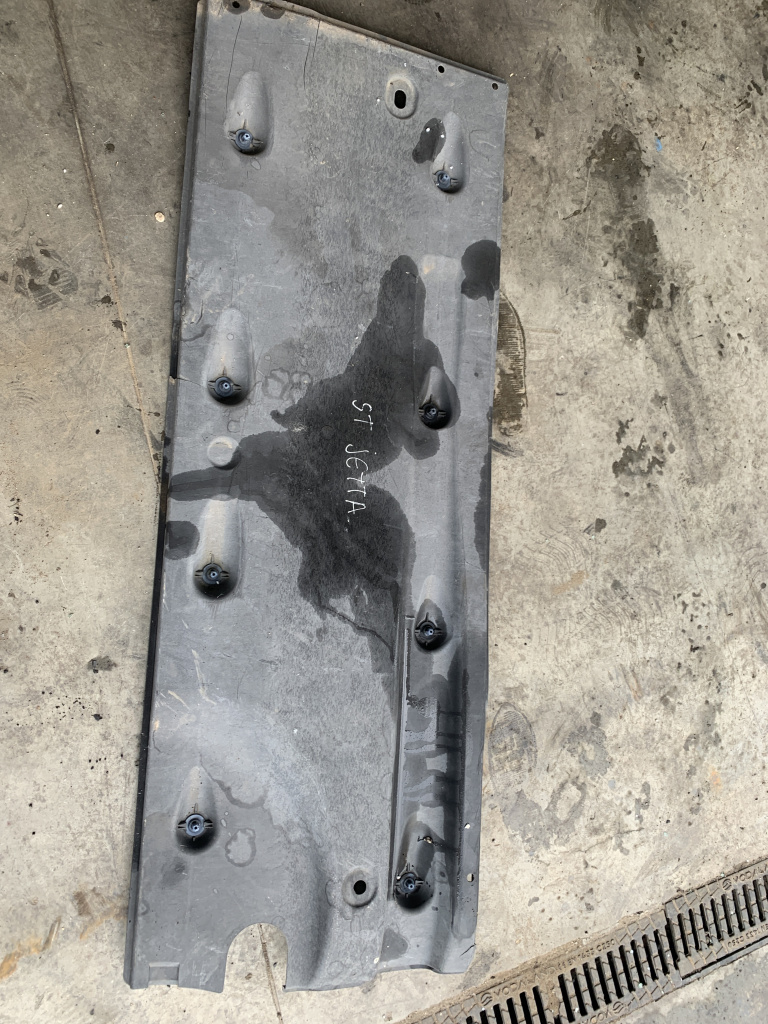 Scut lateral stanga Volkswagen Jetta - Motorina 2012, -
