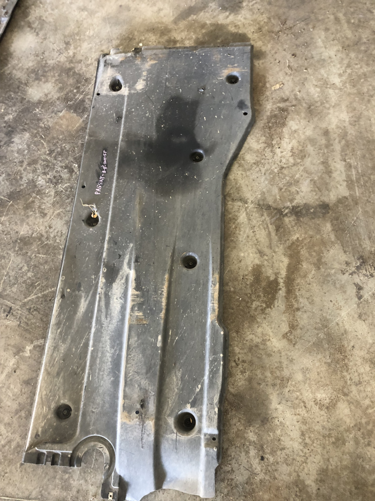Scut lateral stanga Volkswagen Passat B8 2015