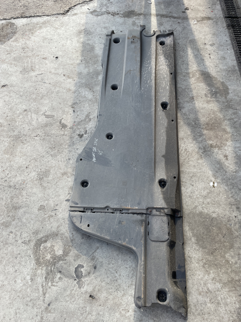 Scut lateral stanga Volkswagen Passat B8 Break 1.6 Motorina 2016, -