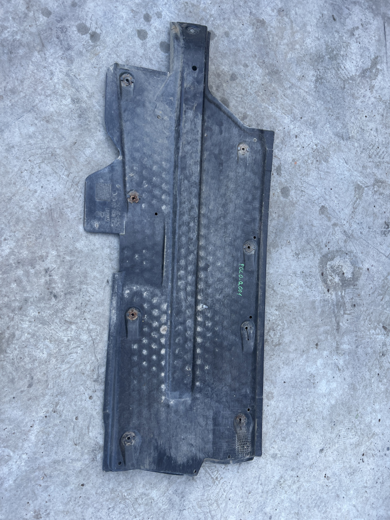Scut lateral stanga Volkswagen Polo 1.2 Benzina 2002, 6Q0825201D